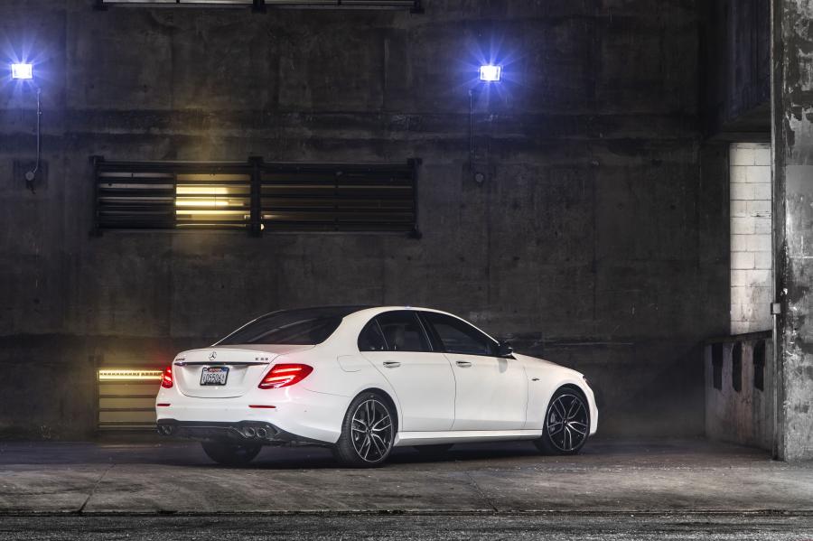  Mercedes-AMG E53 4Matic+ 2018 года  (NA) (фото 36 из 40)